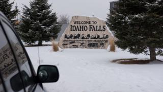 Image shows a sign that welcomes visitors to Idaho Falls